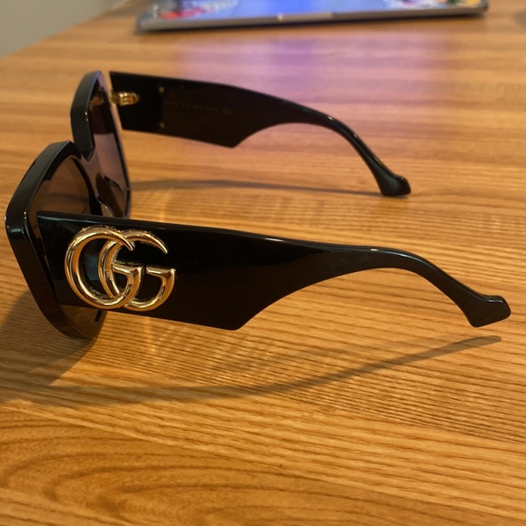 GUCCI OVERSIZE SUNGLASSES - Picture 12 of 16